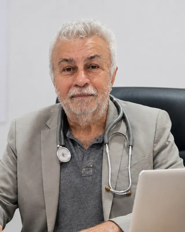 Dr. Clézio Brasil da Silva Noronha, médico do trabalho da Norclin, em atendimento